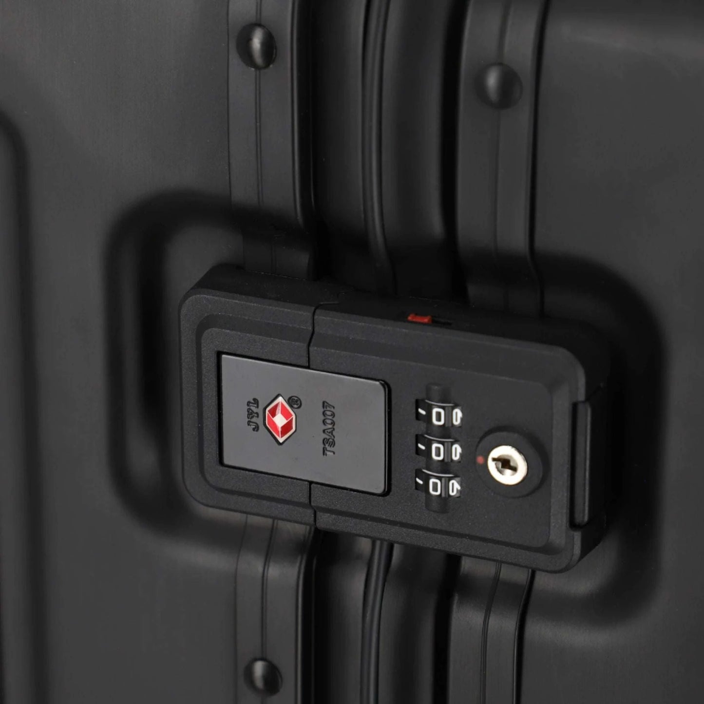 Travelite Next  4-Rollen-Trolley aus Aluminium 77 cm -Schwarz KOFFER-PLUS.COM