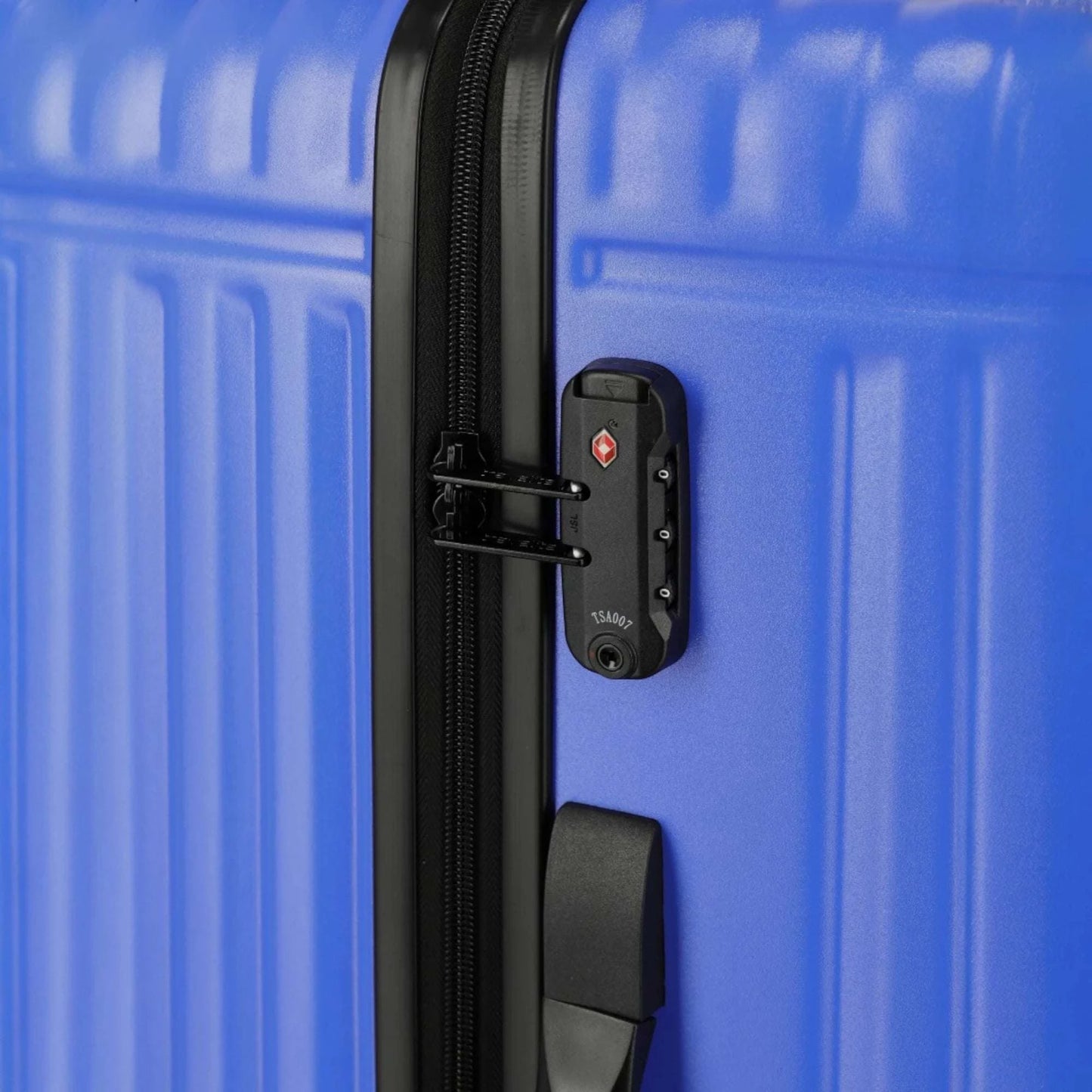 Travelite Cruise 4-Rollen-Trolley M 67 cm -Blue Violet