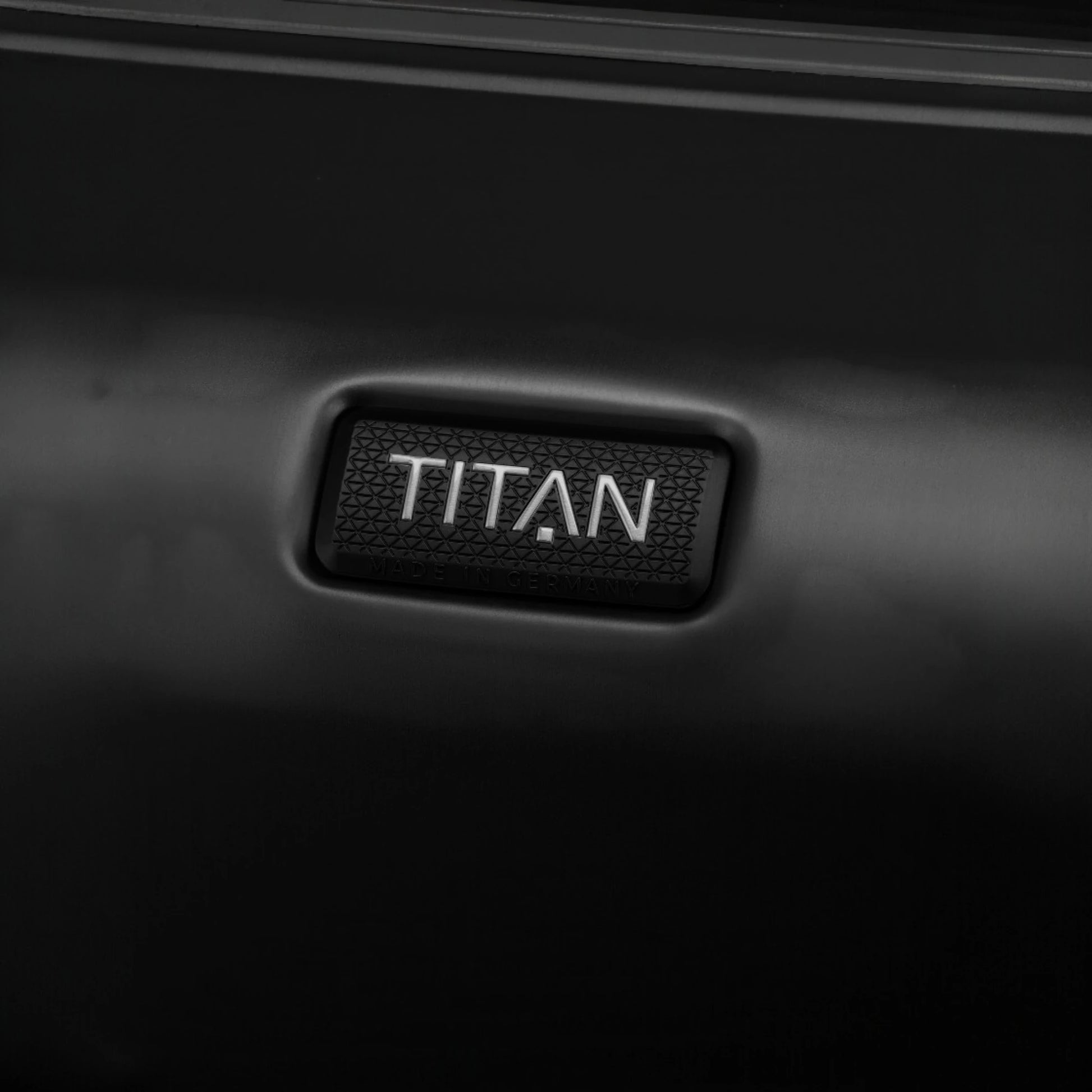 TITAN ETERNITY 4-Rollen-Trolley aus Aluminium M+ 69 cm -black KOFFER-PLUS.COM