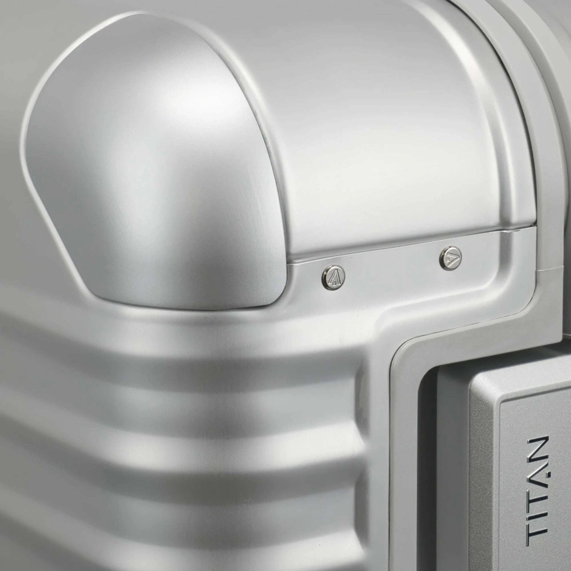 TITAN ETERNITY 4-Rollen-Kabinentrolley aus Aluminium 55 cm -silver KOFFER-PLUS.COM