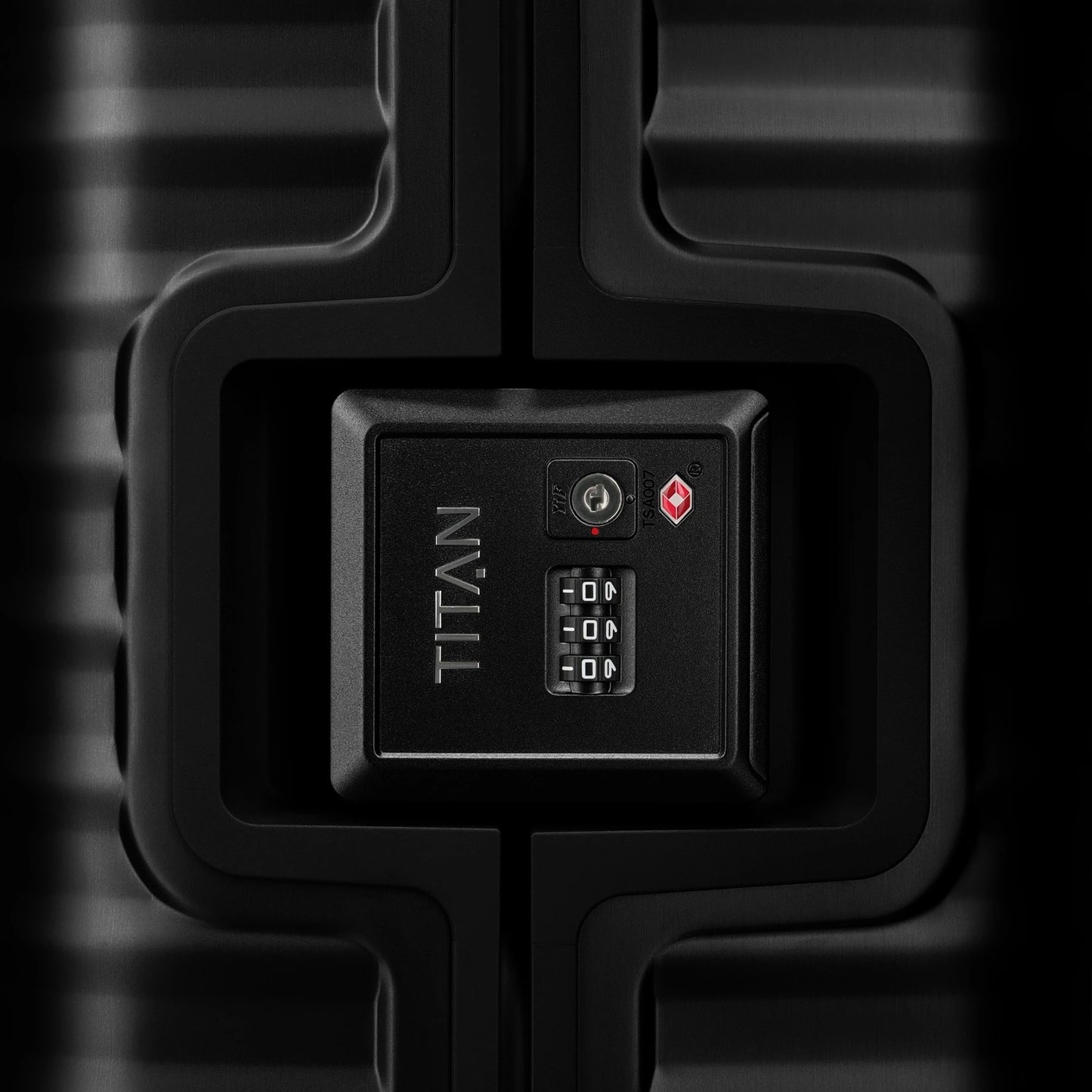 TITAN ETERNITY 4-Rollen-Kabinentrolley aus Aluminium 55 cm -black KOFFER-PLUS.COM