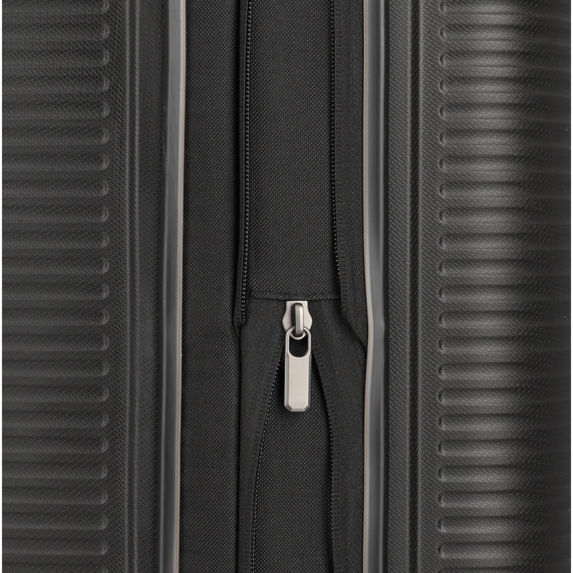 Travelite Roomer 4-Rollen-Koffer Trunk M 66 cm -Schwarz KOFFER-PLUS.COM