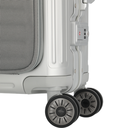 Travelite Next 4-Rollen-Bordtrolley aus Aluminium mit Vortasche 55 cm -Silber KOFFER-PLUS.COM
