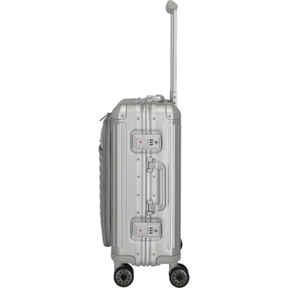 Travelite Next 4-Rollen-Bordtrolley aus Aluminium mit Vortasche 55 cm -Silber KOFFER-PLUS.COM