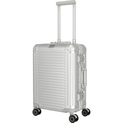 Travelite Next  4-Rollen-Kabinentrolley aus Aluminium 55 cm -Silber KOFFER-PLUS.COM