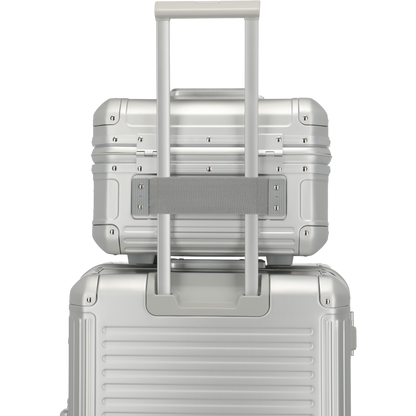 Travelite Next Beautycase aus Aluminium 38 cm -Silber KOFFER-PLUS.COM
