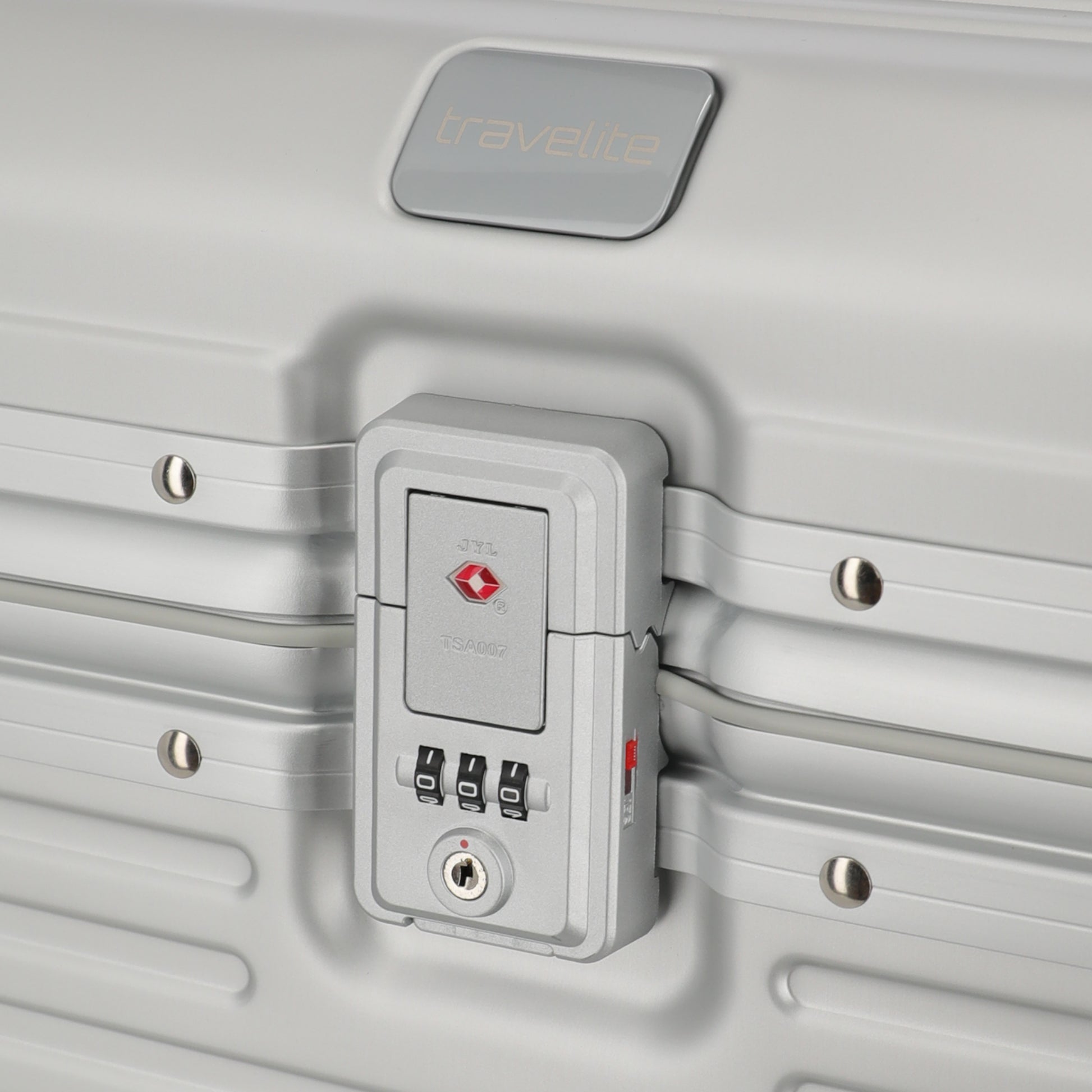 Travelite Next Beautycase aus Aluminium 38 cm -Silber KOFFER-PLUS.COM
