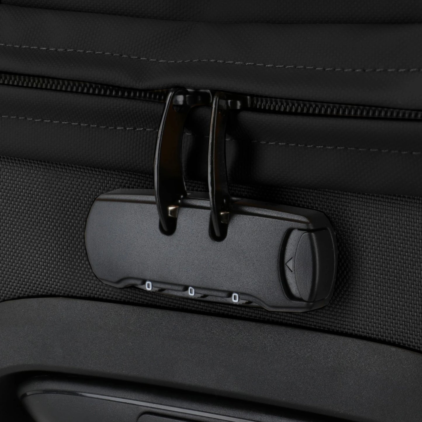 Travelite Bolonia Rollenreisetasche M 63 cm -Black KOFFER-PLUS.COM