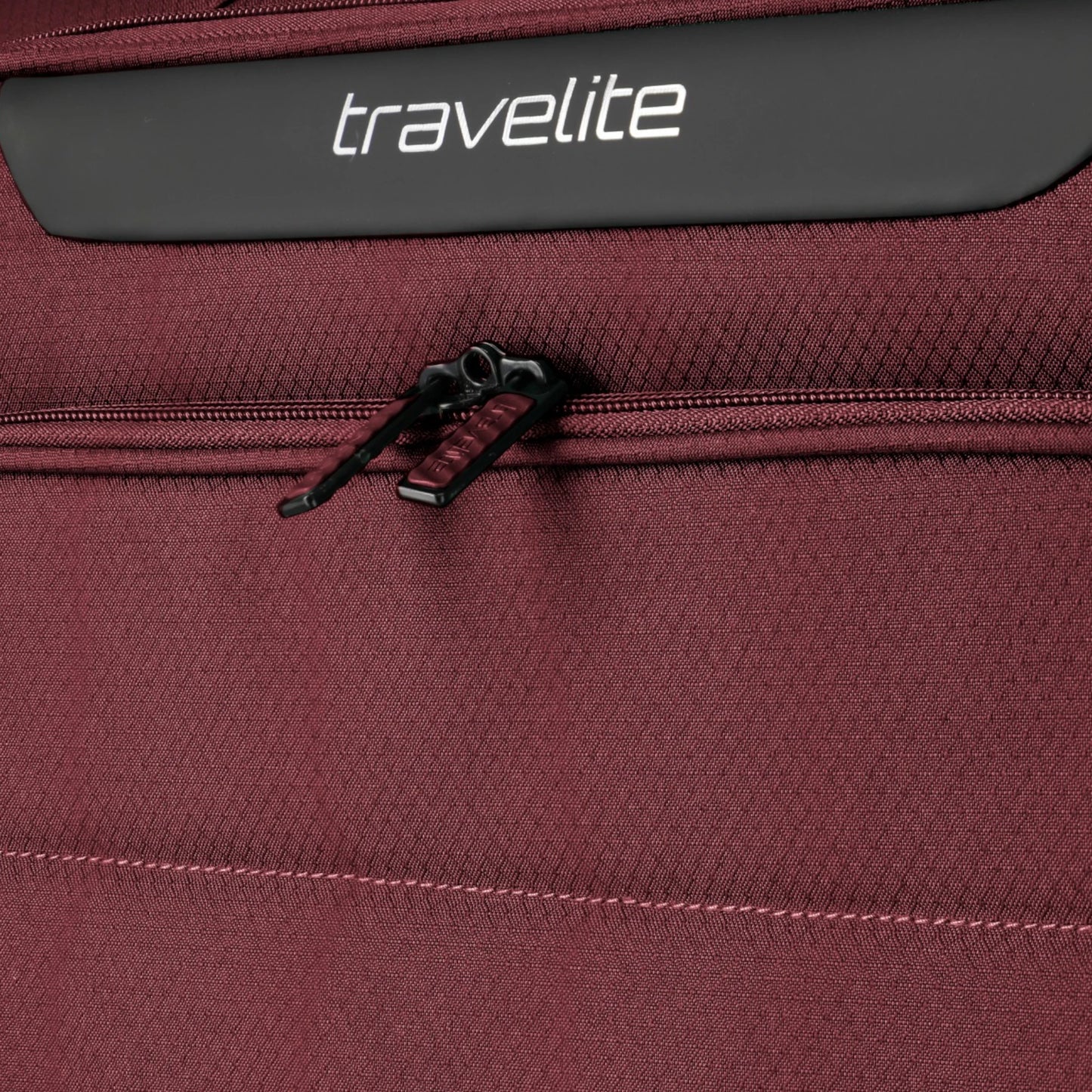 Travelite Skaii 4-Rollen-Bordtrolley S 55 cm -Red
