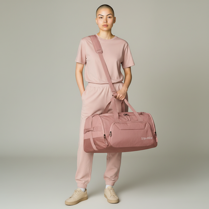 KOFFER-PLUS.COM Travelite Kick Off M duffel bag in rose pink polyester with dual zip closure and adjustable shoulder strap.