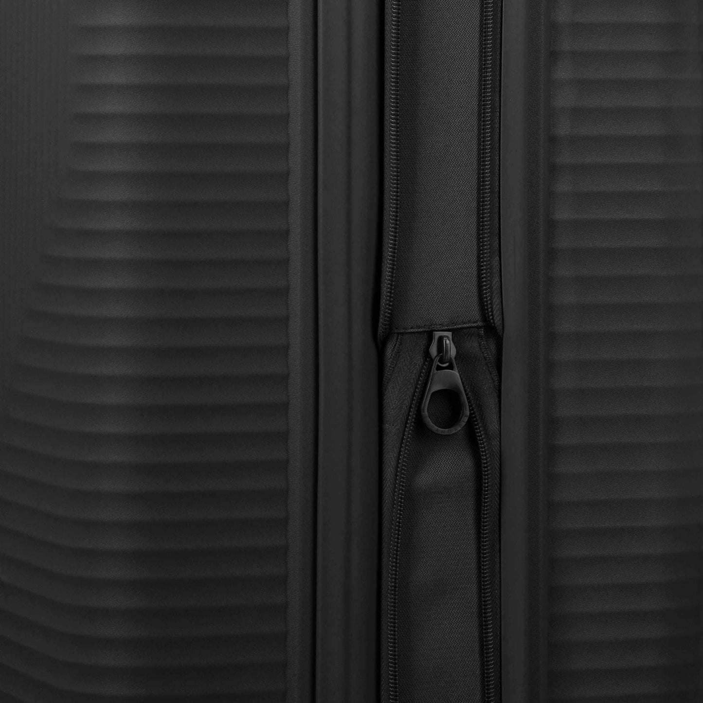 Travelite Air Stripe 4-Rollen-Koffer M erweiterbar 66 cm -Black KOFFER-PLUS.COM